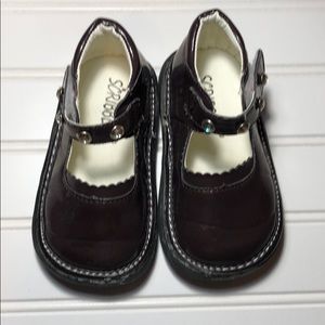 Toddler shoes size 7. Brown with jewels